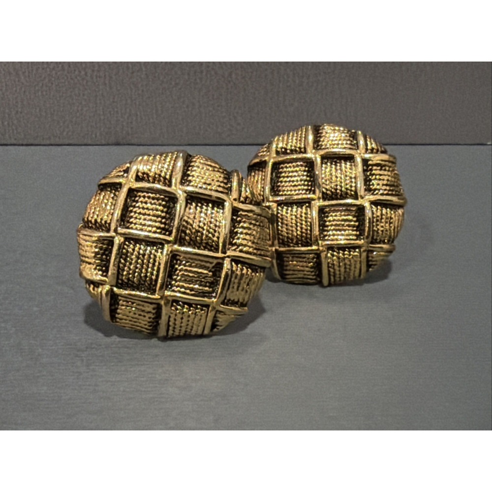 Vintage Gold Tone Textured Basket Weave Dome Clip On Earrings Chunky Statement